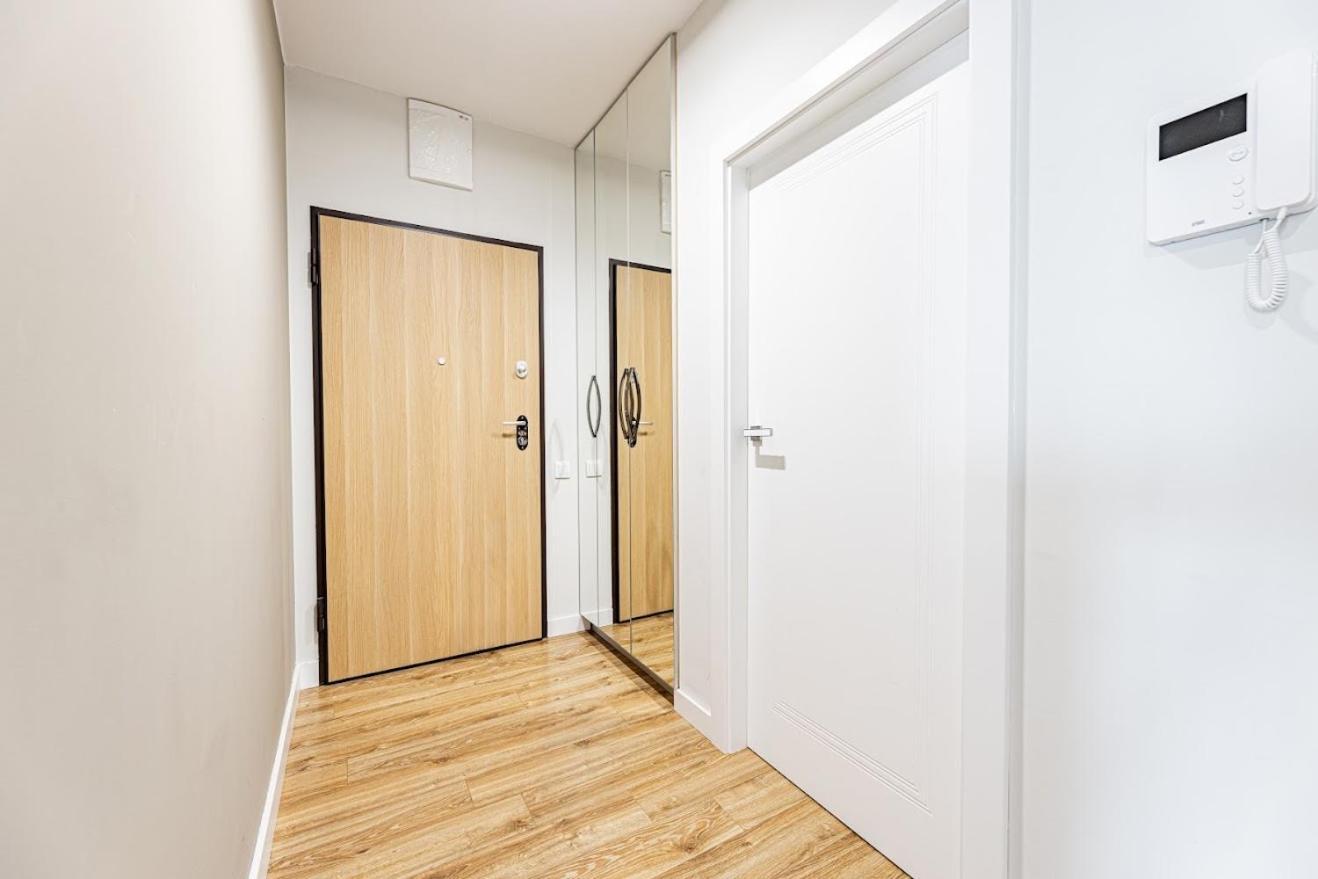 ורשה Fajny Apartament Z Parkingiem, Obok Metra. מראה חיצוני תמונה